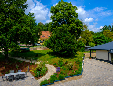 Neue Sitzgruppe vor der Tagespflege AktivWohnpark Kohlhof