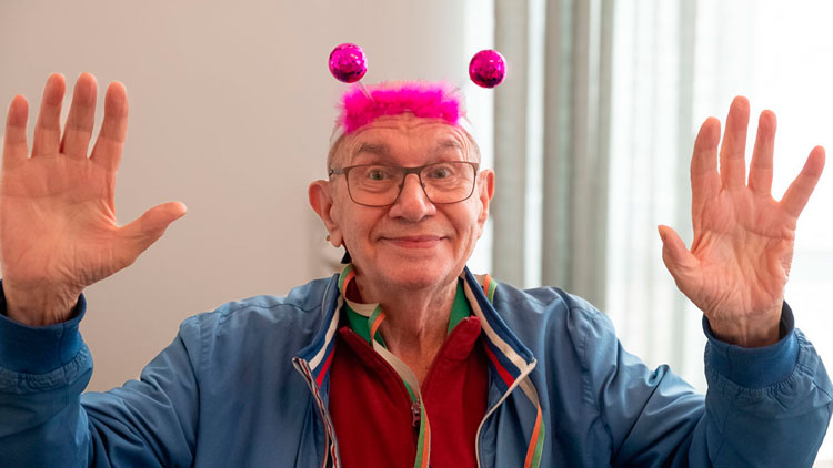 Gäste im Faschingsoutfit